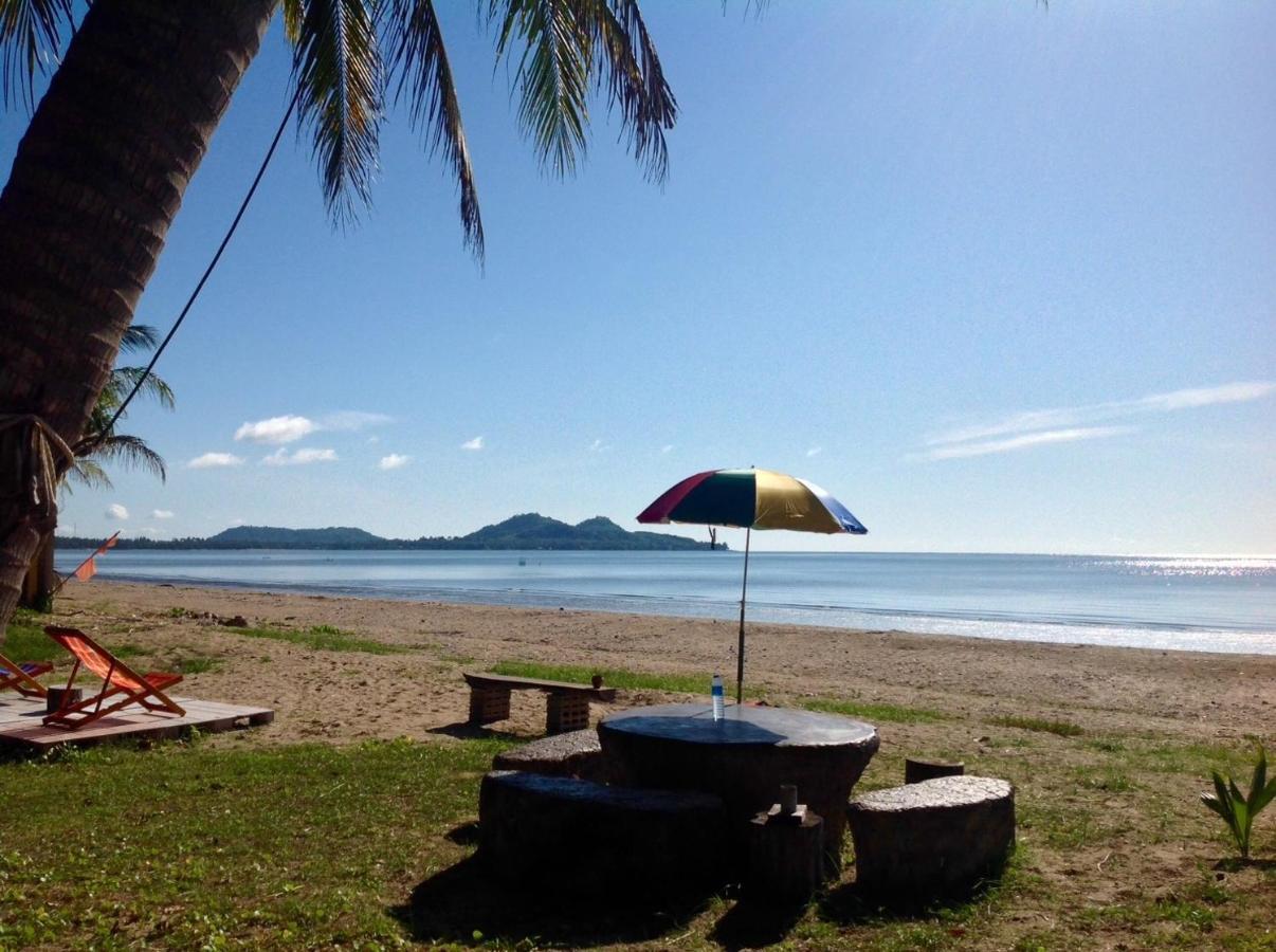 Ban Tawansongfa Hotel Lang Suan Buitenkant foto