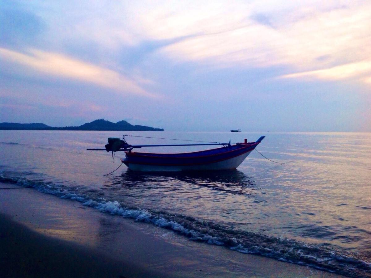 Ban Tawansongfa Hotel Lang Suan Buitenkant foto