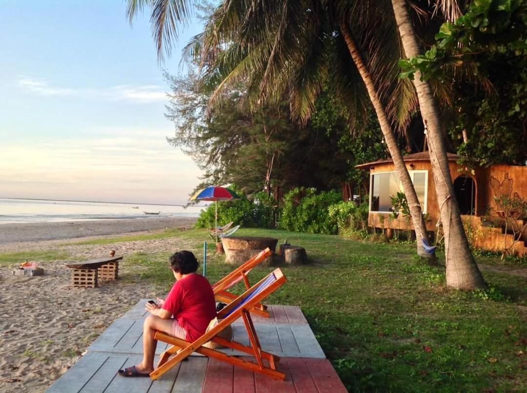 Ban Tawansongfa Hotel Lang Suan Buitenkant foto